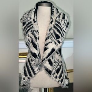 LIQUID by Sioni L-XL-1X Circle Sweater Vest Black Ivory ZEBRA EYELASH FAUX FUR